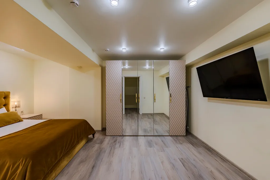 Двухэтажный апартамент с круглогодичным бассейном и залом