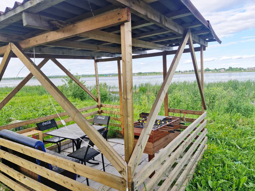 Домик для отдыха на берегу озера