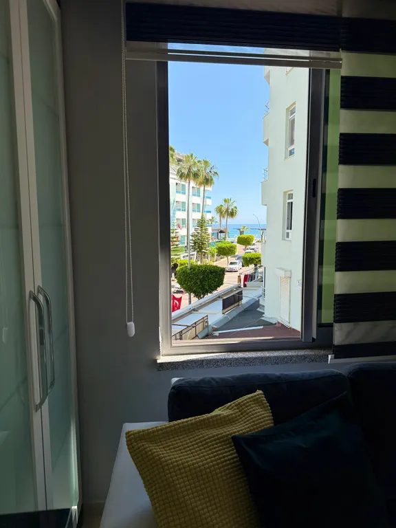 Sea View 2BD Flat 50m to the Beach