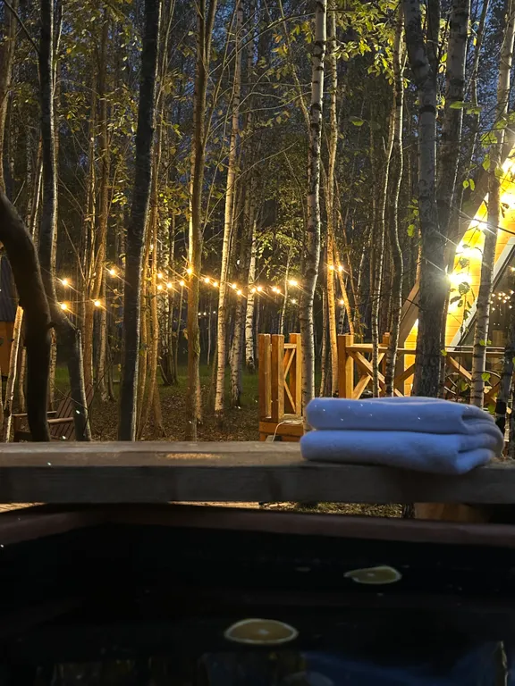 Уютный треугольный домик, качественный сервис и природа ждут вас