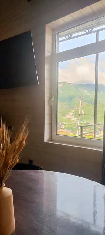 Коттедж с видом на горы и террасой