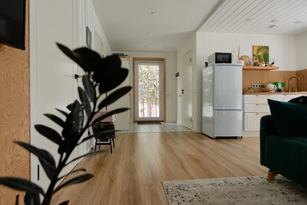 Дом с баней и купелью у леса