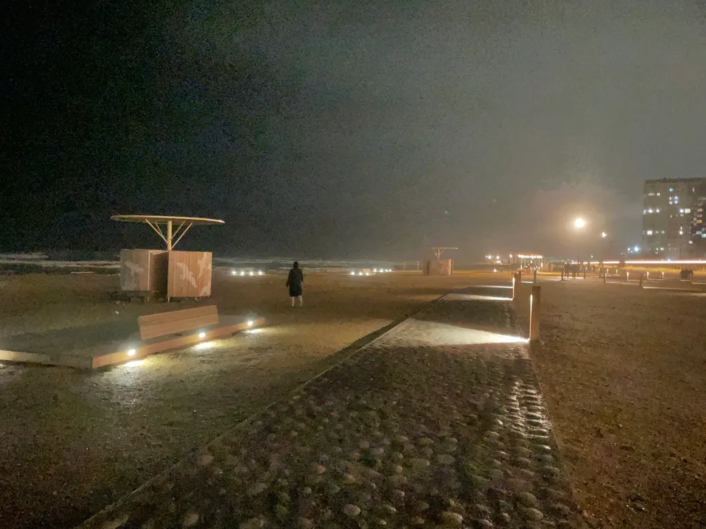 Уникальное сочетание- квартира в городе, но с видом на море