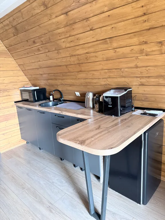 А-фрейм с бассейном и видом на озеро