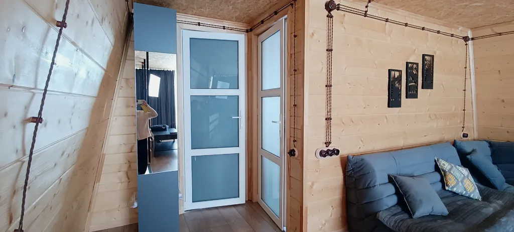 Таунхаус у озера с видом на горы