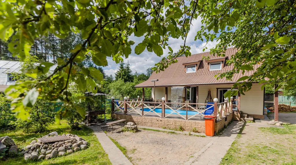 Коттедж с бассейном, баней и 5 спальнями