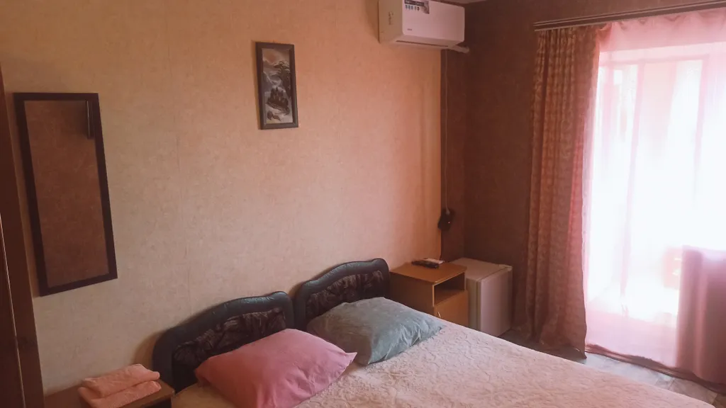 Квартира 8. Двухместный номер с 2 отдельными кроватями стандарт с балконом — аренда посуточно в Сочи