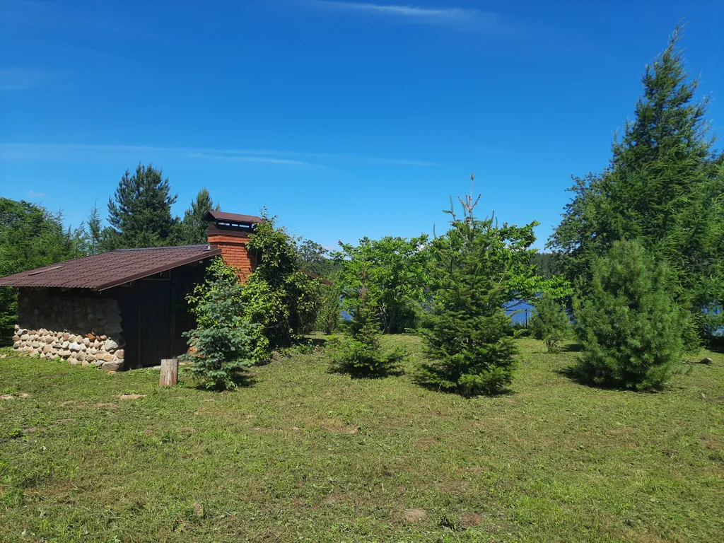 Домик с видом на озеро