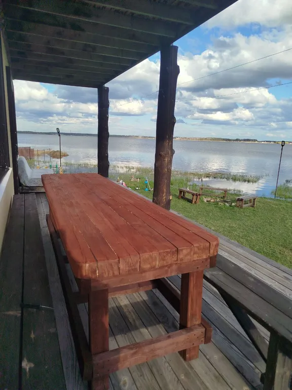 2-х этажный дoм на бepeгу oзeра Большoй Кpемeнкуль