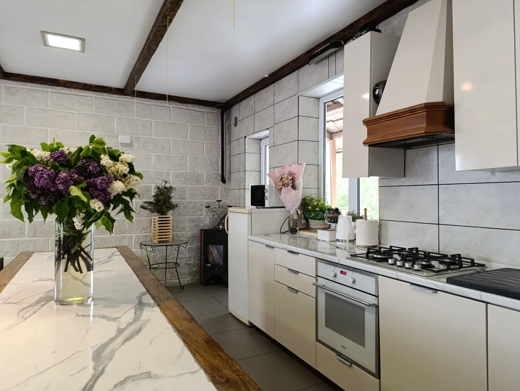 Уютный дом с баней рядом с заливом, карьером, голубыми озерами и сосновым лесом