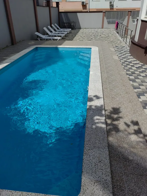 Уютные апартаменты в микрорайоне Новый Сочи с подогреваемым бассейном