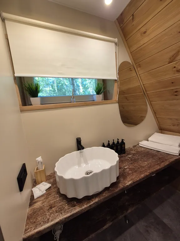 Уютный домик Красный A-Frame с террасой