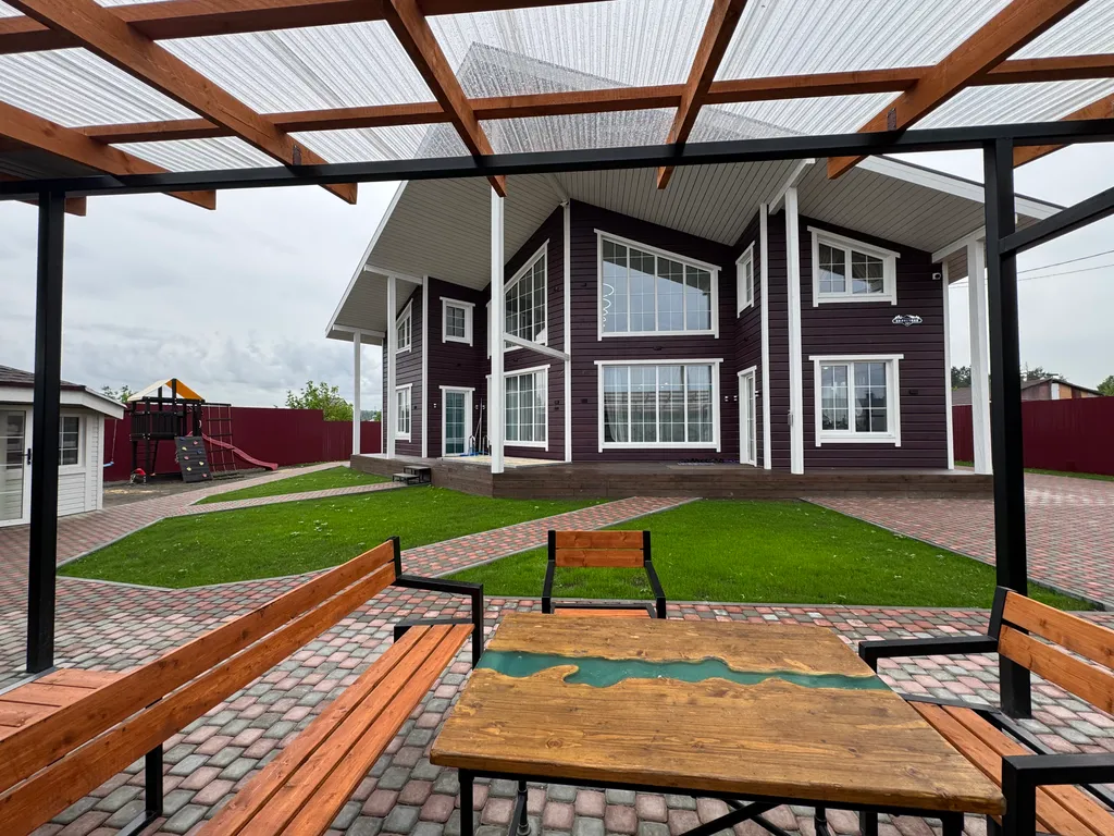 Новый коттедж с сауной и бассейном