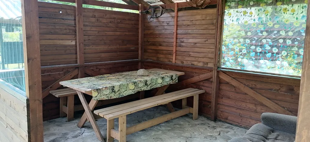 Дом рядом с озером