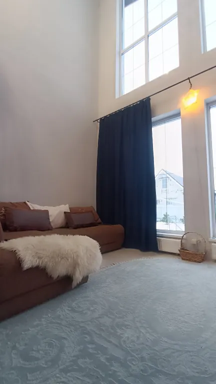 Большой уютный дом с камином