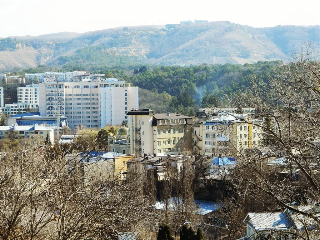 Квартира с видом на город и Джинальский хребет