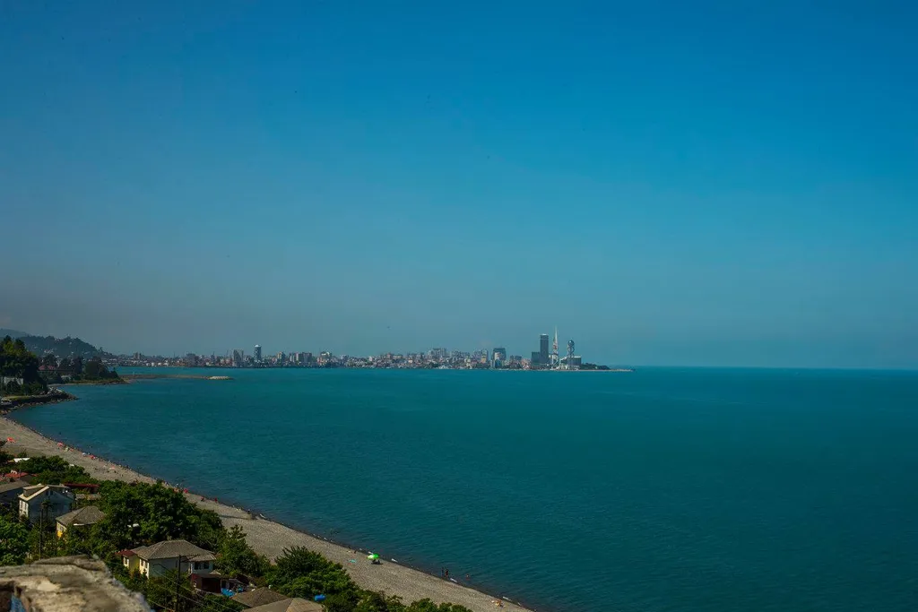 Квартира у моря с видом на горы