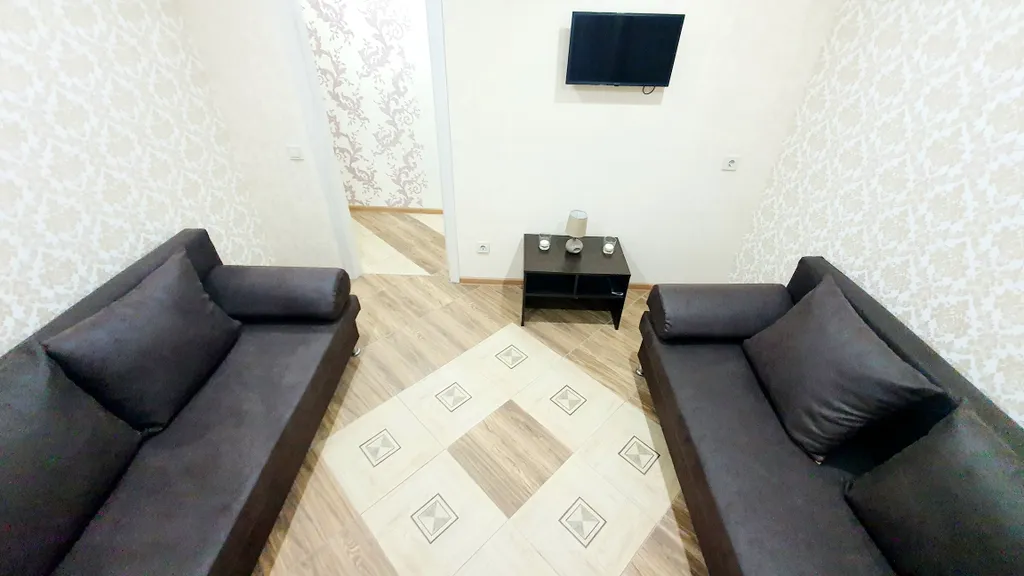 Уютный дом с собственным двором, навесом и парковкой