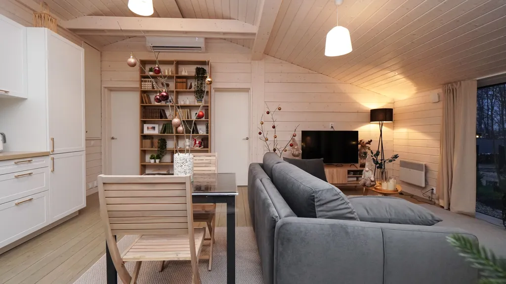 Уютный панорамный дом с баней в лесу