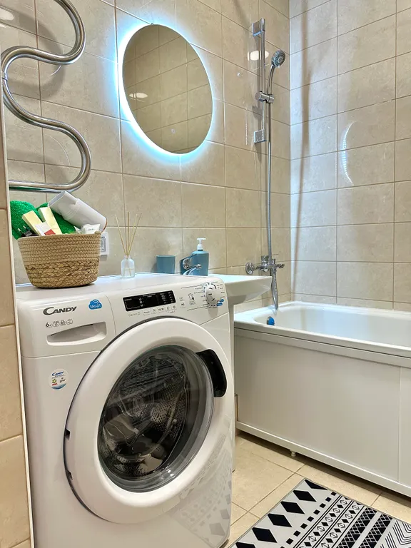 Новый дизайнерский апартамент с бесплатной парковкой для гостей