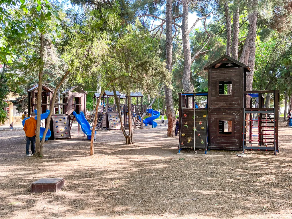 Мансарда с террасой в парке на Театральной площади