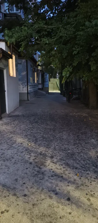 Квартира-студия в центре города с парковкой во дворе