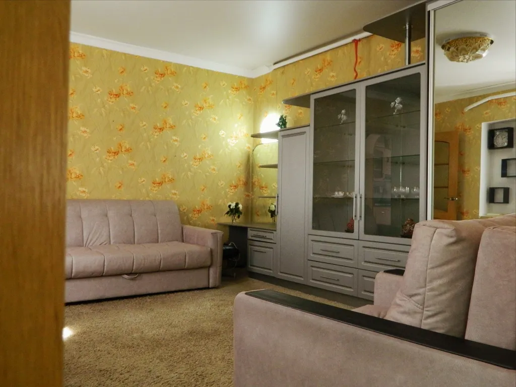 Квартира с видом на город и Джинальский хребет