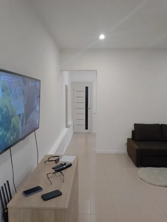 Домик у реки гор и моря