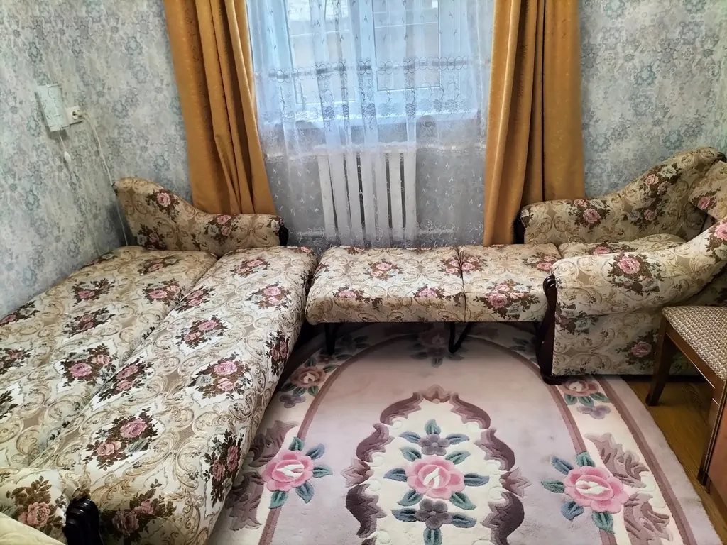 Двухкомнатный дом и 5 соток, с садом, без хозяев