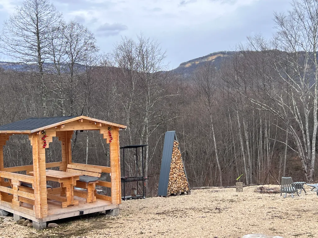 Уютный гостевой домик с бассейном, баней и чаном рассвет в горах