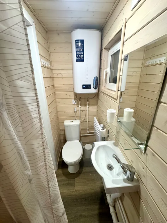 Уютнейший домик в лесу в черте города с панорамным окном, видом на лес