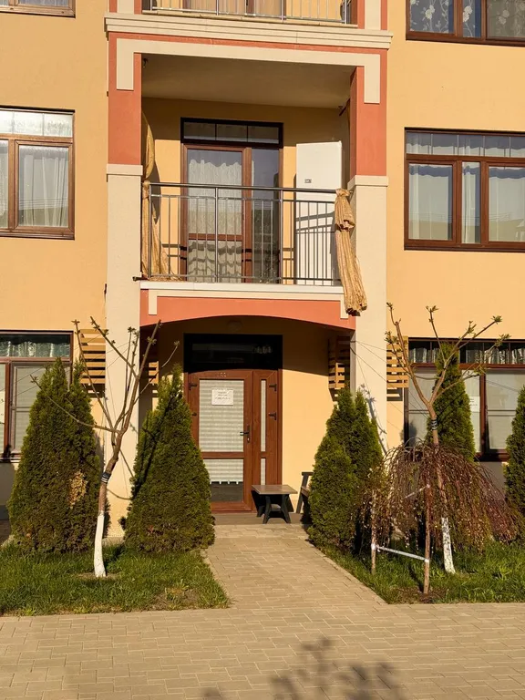 Уютная квартира напротив бассейна со своими лежаками, 7 спальных мест