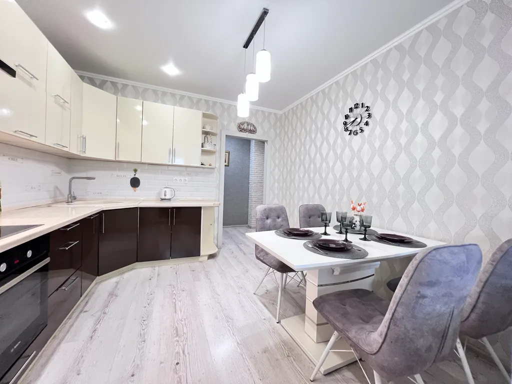 Двухкомнатная ЦЕНТР новый дом