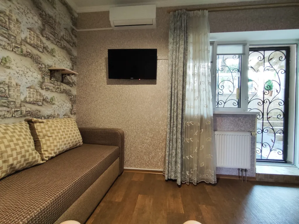 Квартира - студия с двориком в Мисхоре, в частном доме