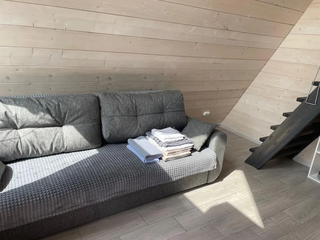 Домик в шалаше в деревне