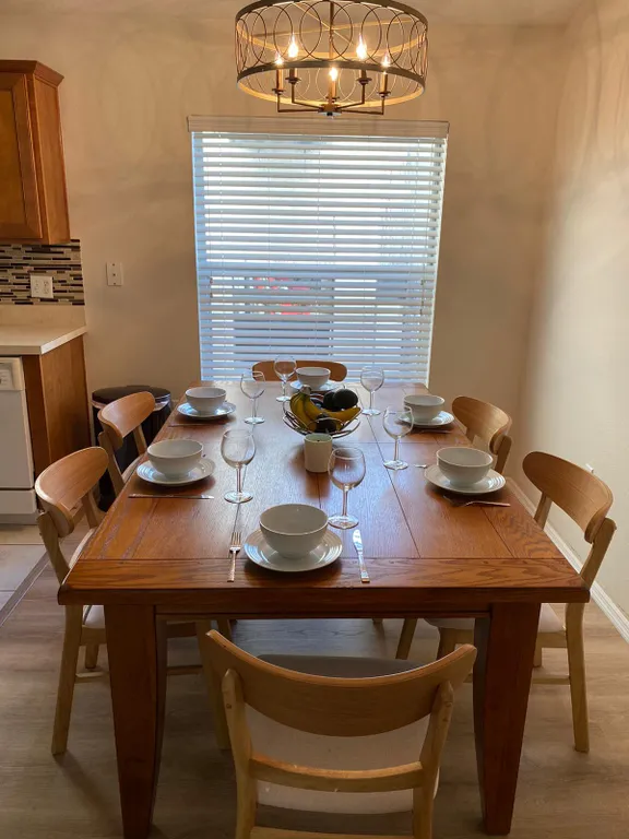 Уютный большой дом с бассейном недалеко от Диснейлэнда