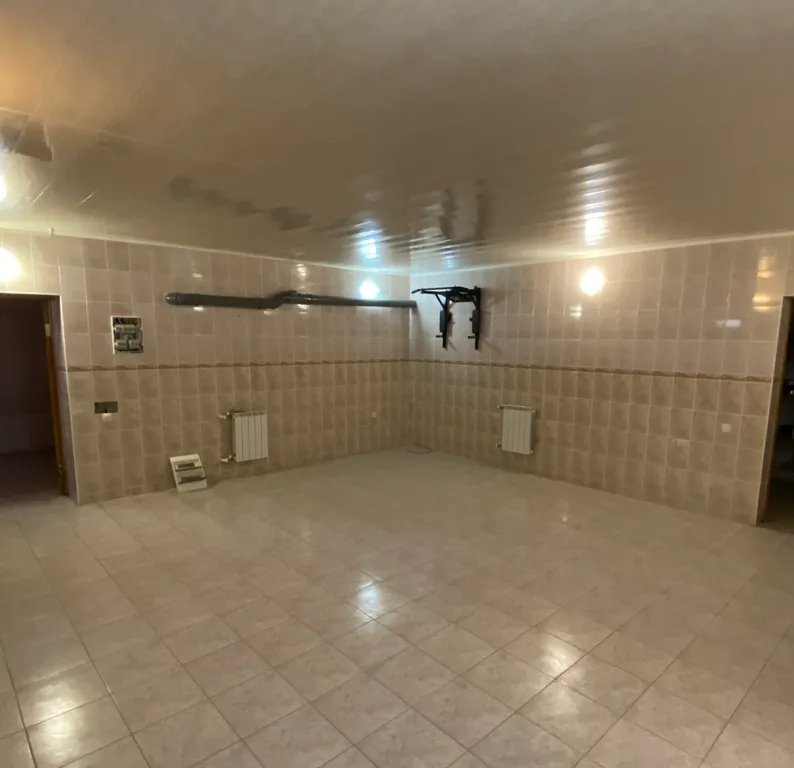 Коттедж Коттедж с сауной и бассейном — Красный