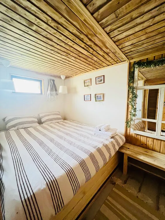 Уютный гостевой домик в саду