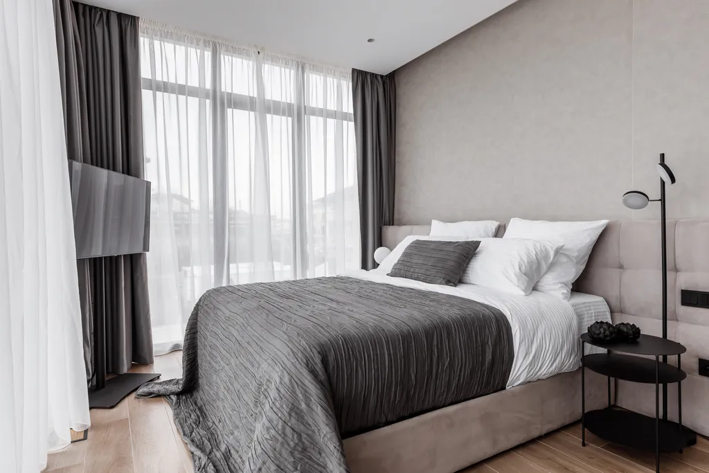 Дизайнерский трёхэтажный дом недалёко от моря