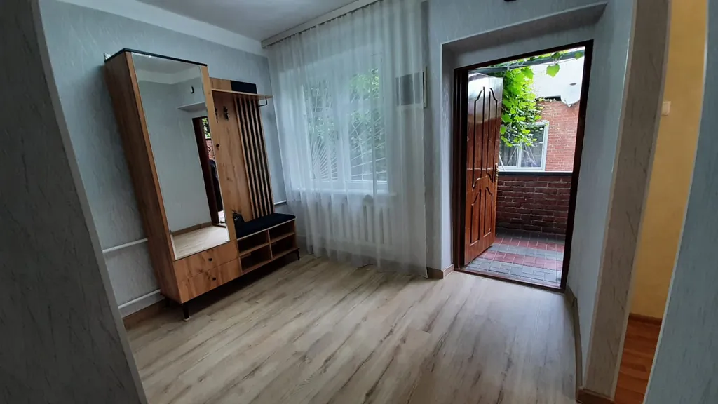 Уютный дом в центре города с местом для парковки автомобиля