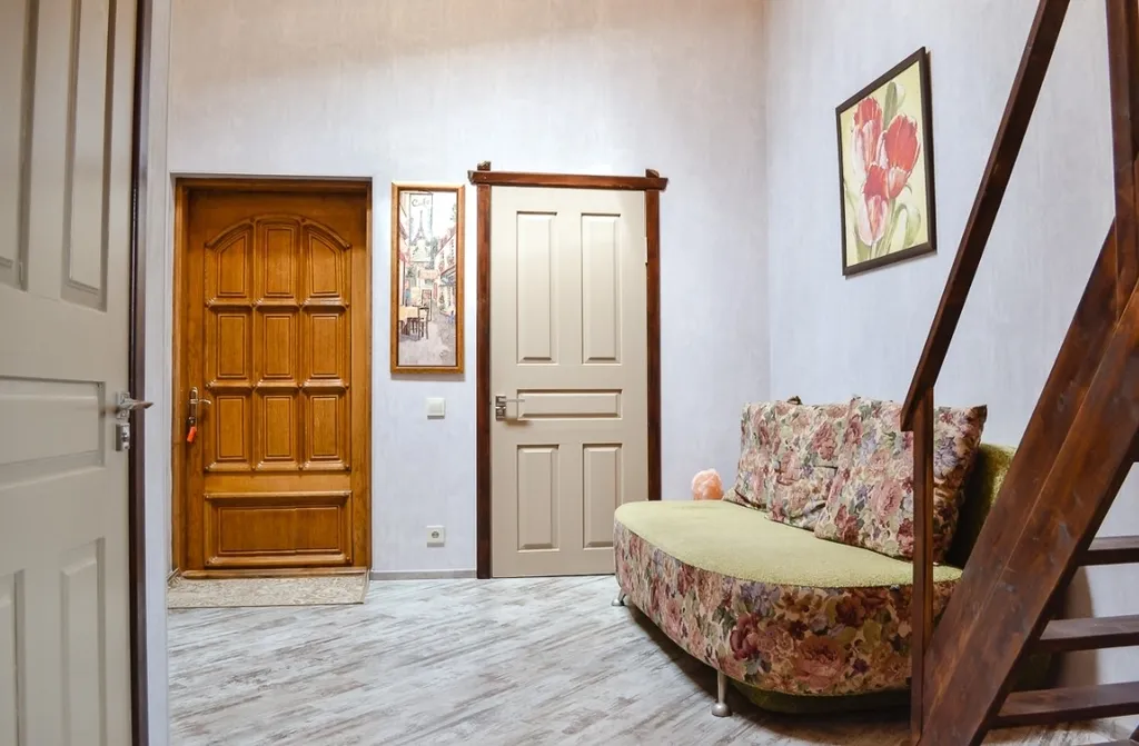 Уютная студия с балконом в центре