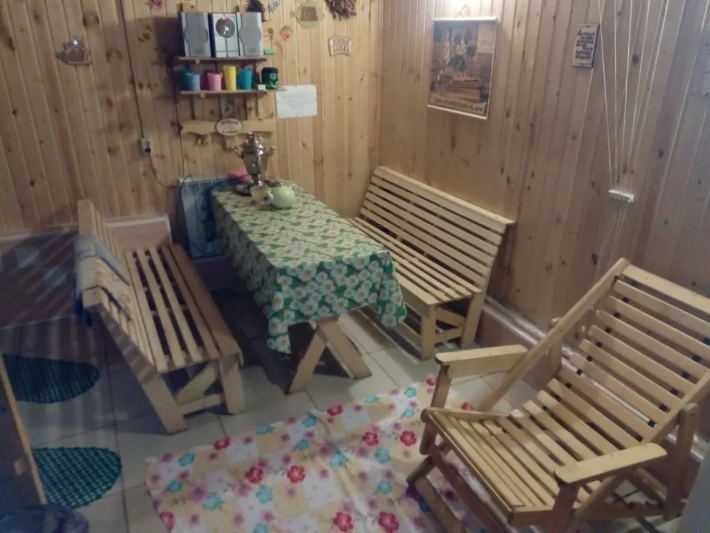 Дом с баней и детской площадкой, рядом лес и горы