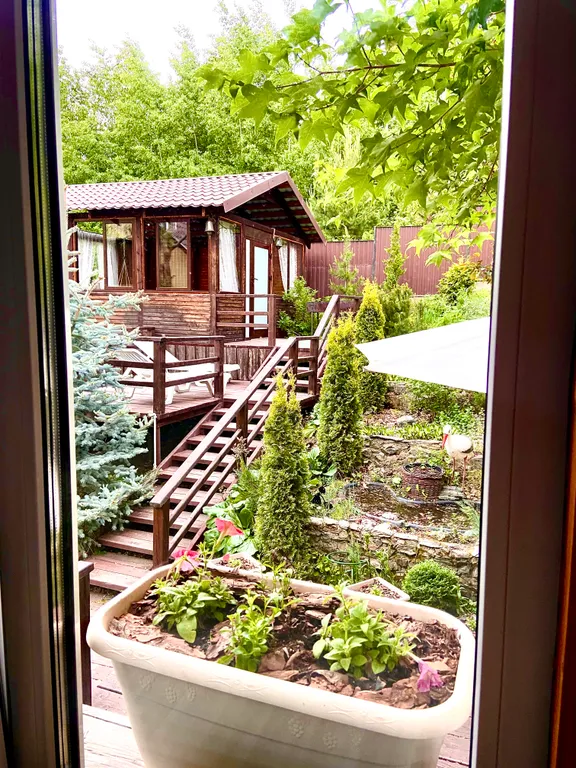 Домик в Горном Алтае с видом на горы