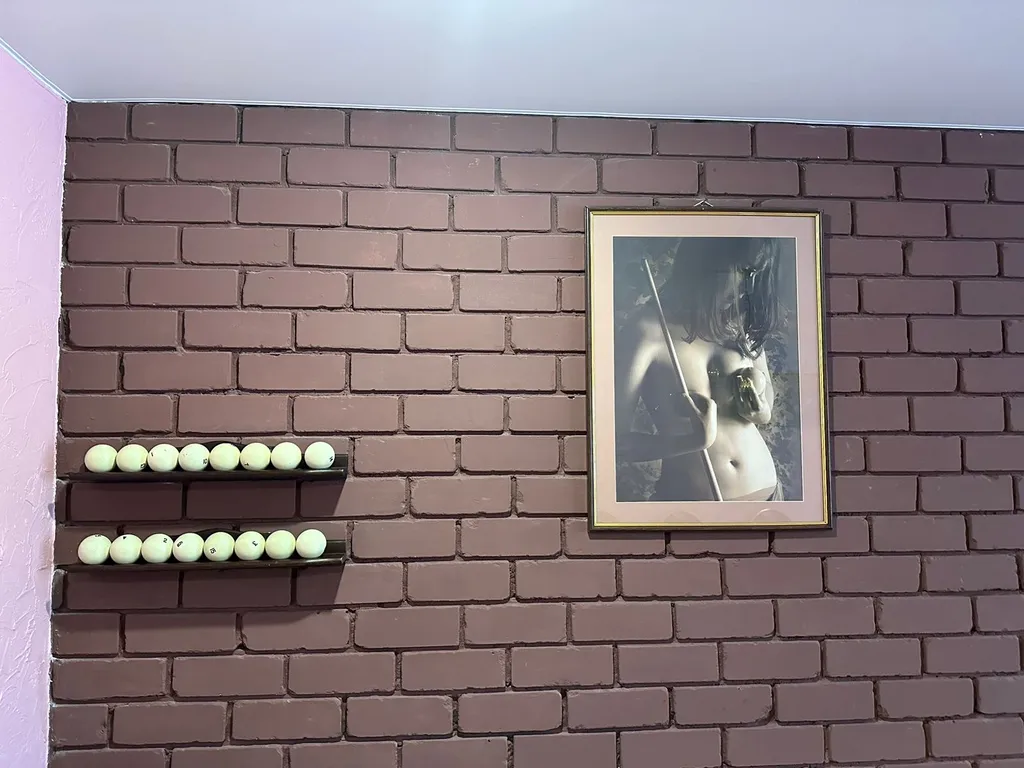 Отары с бассейном, рядом озеро