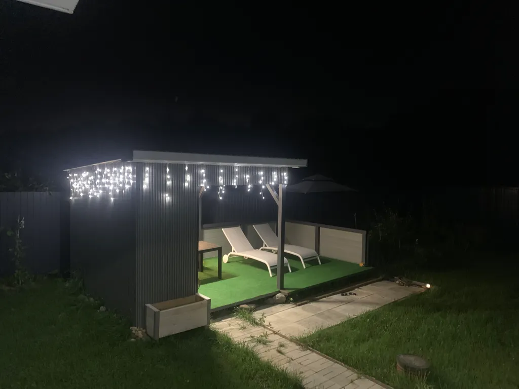 Два новых дома на большом участке с лесом