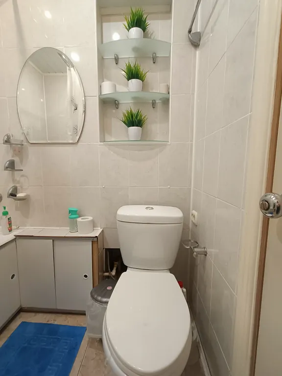 В центре с балконом