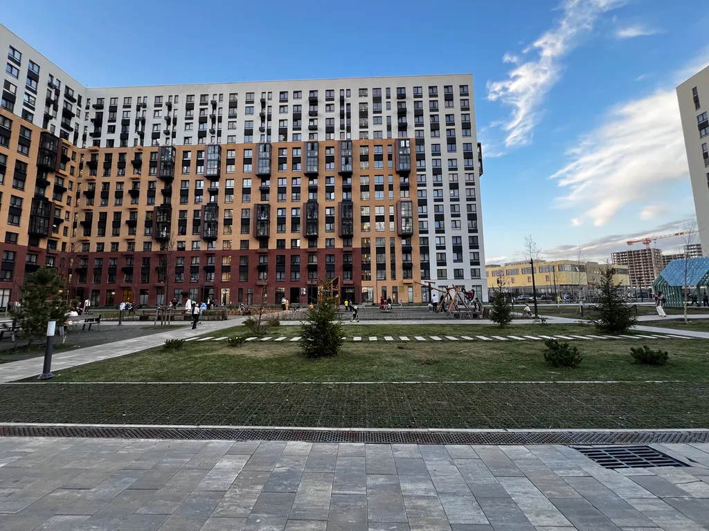 Квартира Квартира Евродвушка с отдельной спальней, 50 м до магазина, парк рядом — Москва