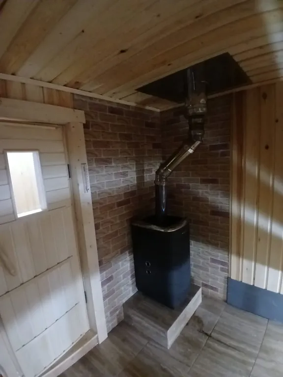 Дом рядом с озером