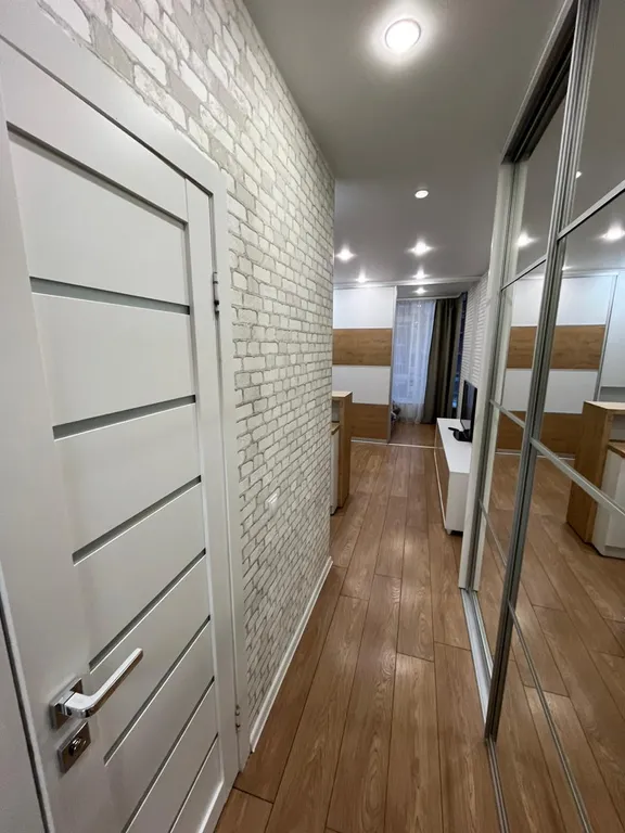 Студия в новом доме возле кадетского училища