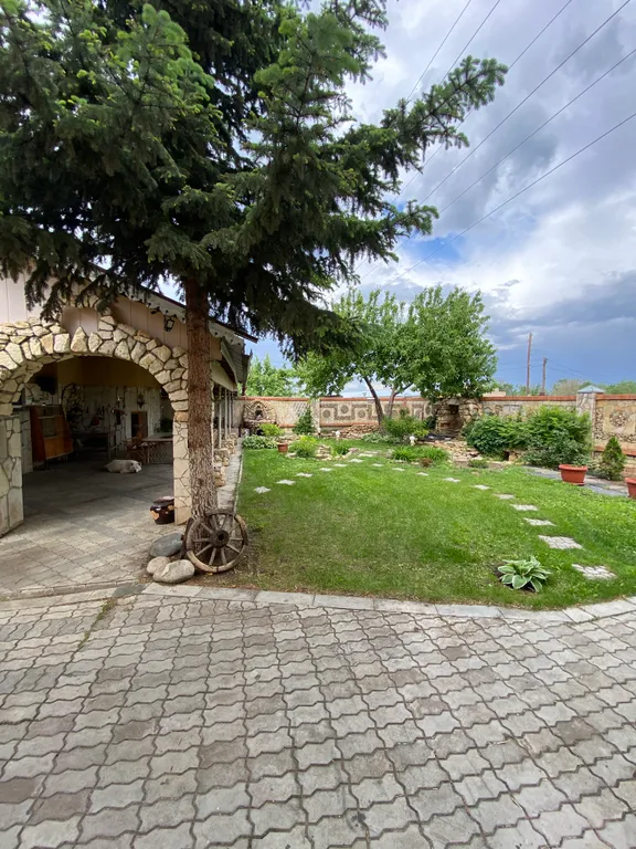 Уютный дом за городом